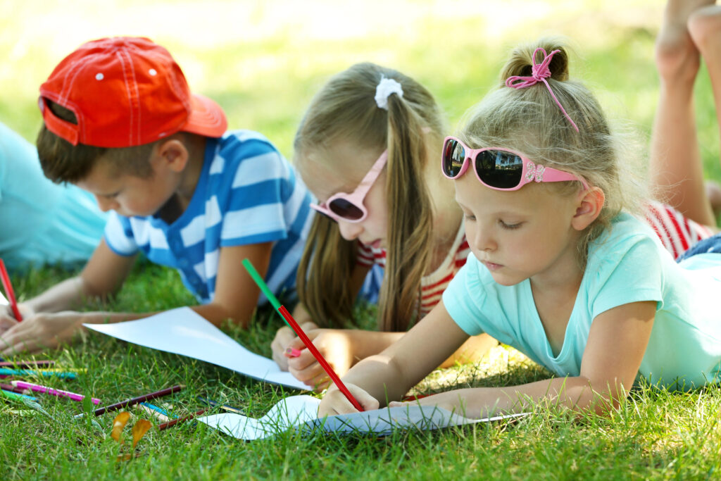 kids drawing outside during summer school
